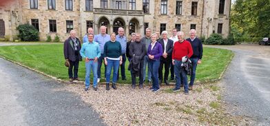 Gruppenfoto Fahrt ins Blaue auf Schloss Ippenburg